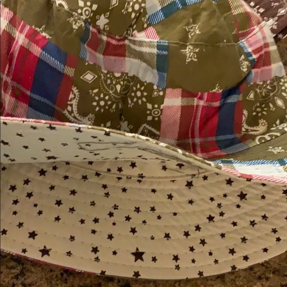 **WHOLESALE** Reversible Kids Bucket Hats - Picture 5 of 10